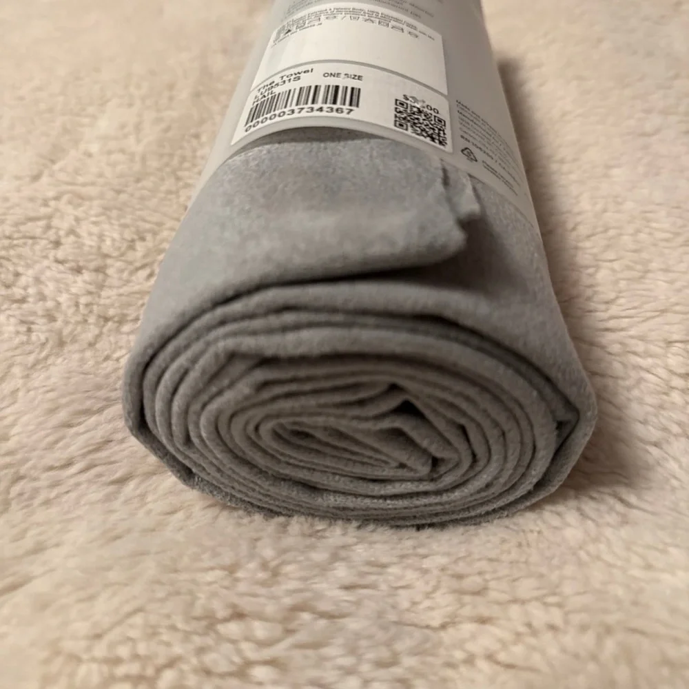 NWT Lululemon The Towel - Picture 8 of 8
